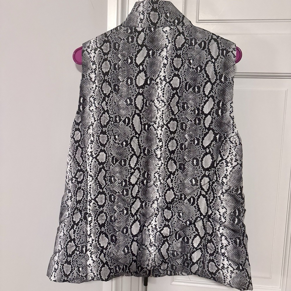 MICHAEL by MICHAEL‎ KORS Black And White Snake Print Quilted Puffer Vest - Picture 4 of 11